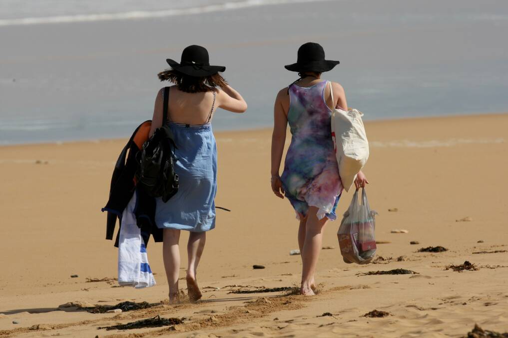 The mercury passed 35 degrees by midday in Warrnambool and Port Fairy.