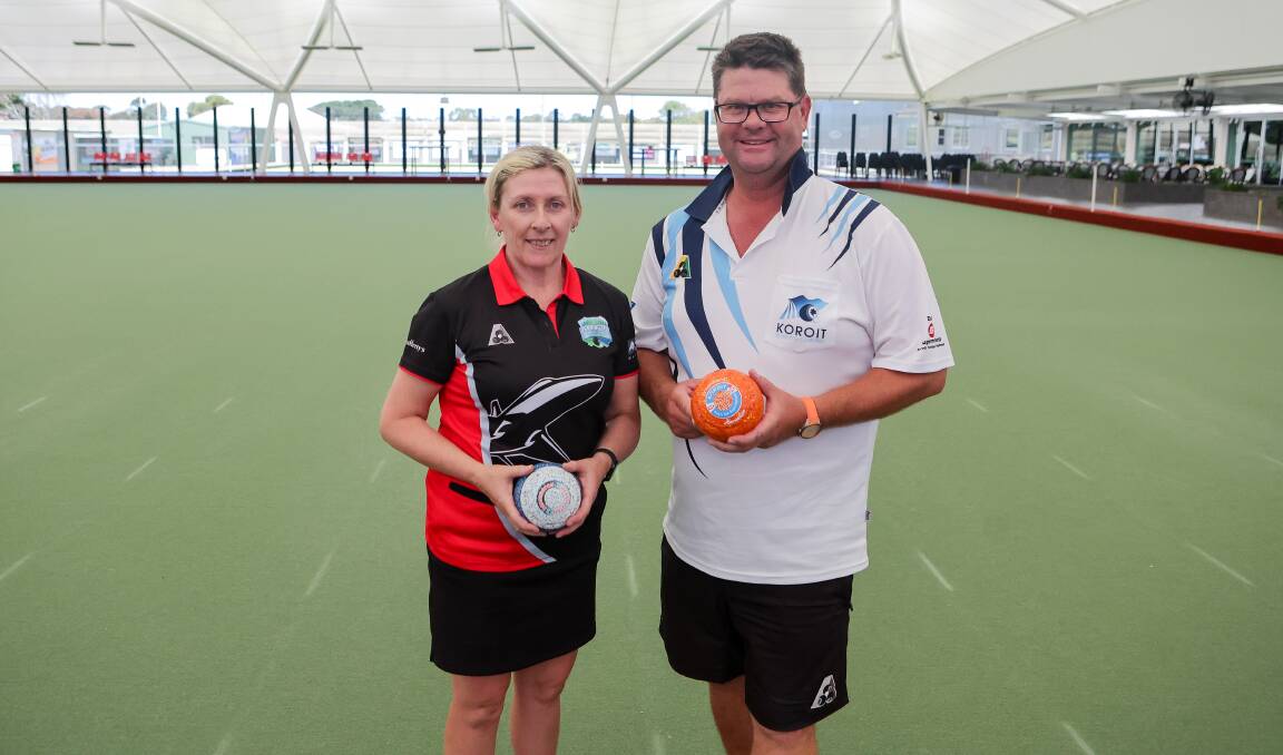 Lawn bowlers Gayle Swanson and Scott Boschen won the women's and men's Champion of Champions singles titles. Picture by Anthony Brady