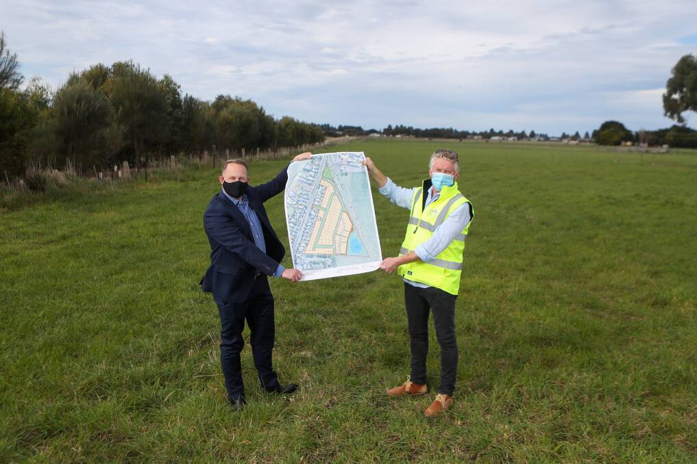 Feedback: Planning consultant Steve Myers and developer Michael Hearn pose with plans at the proposed Rivers Run Estate site in 2020. Picture: Morgan Hancock.