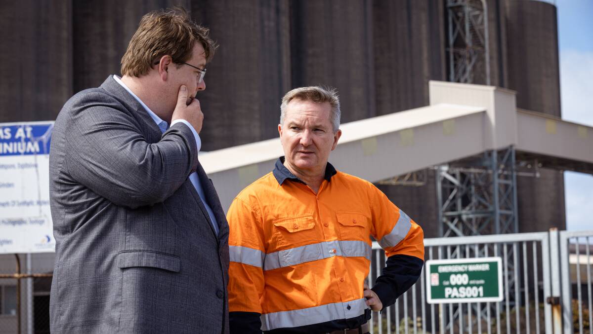 Warrnambool mayor Ben Blain has met with Minister for Climate Change and Energy Chris Bowen in Sydney to discuss the declaration of a wind farm zone off the south-west coast. 