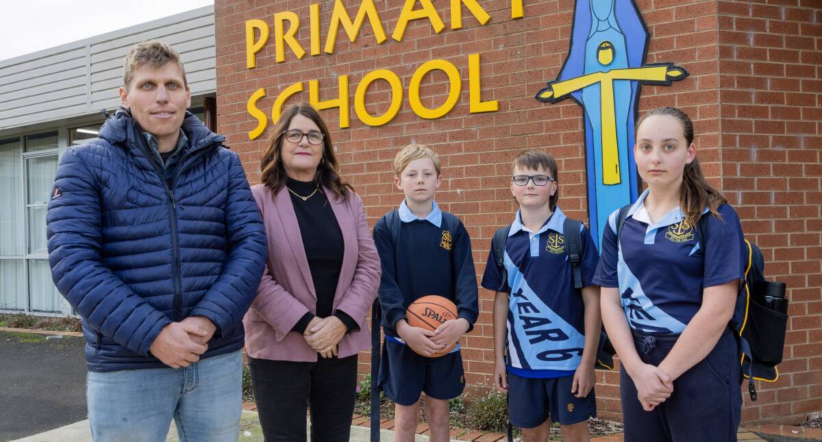 St Joseph's Primary School Warrnambool teacher Andrew McCombe, Member for South West Coast Roma Britnell and students Henry Lloyd, Archie Heffernan and Evie Cooper are unhappy with V/Line. Picture by Anthony Brady