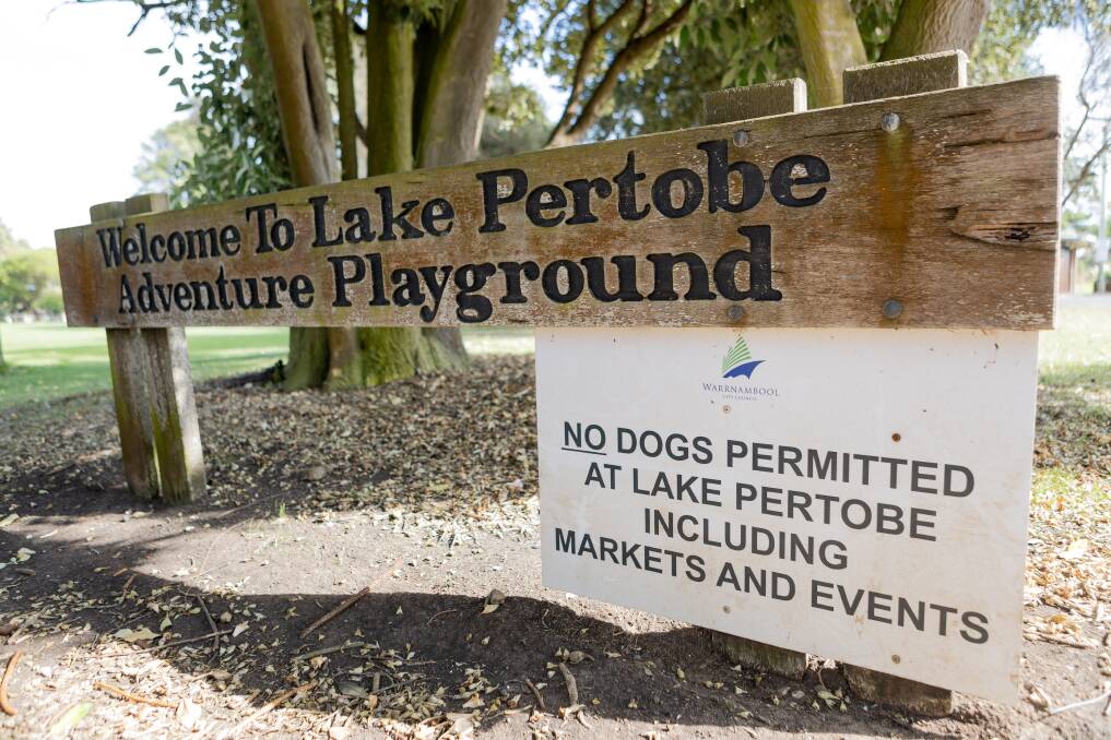 Warrnambool City Council is reminding dog owners to obey signs to keep their pooches on leashes at Lake Pertobe while it undertakes a rabbit baiting program. Picture by Anthony Brady