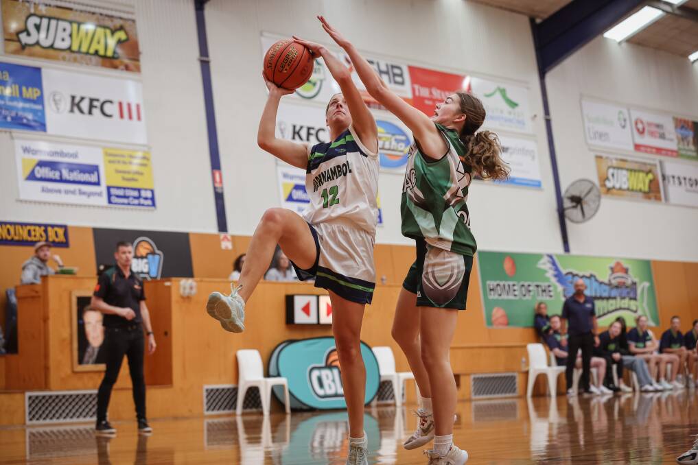 Grace Taylor drives to the basket for the Warrnambool Mermaids this season. Picture by Sean McKenna.