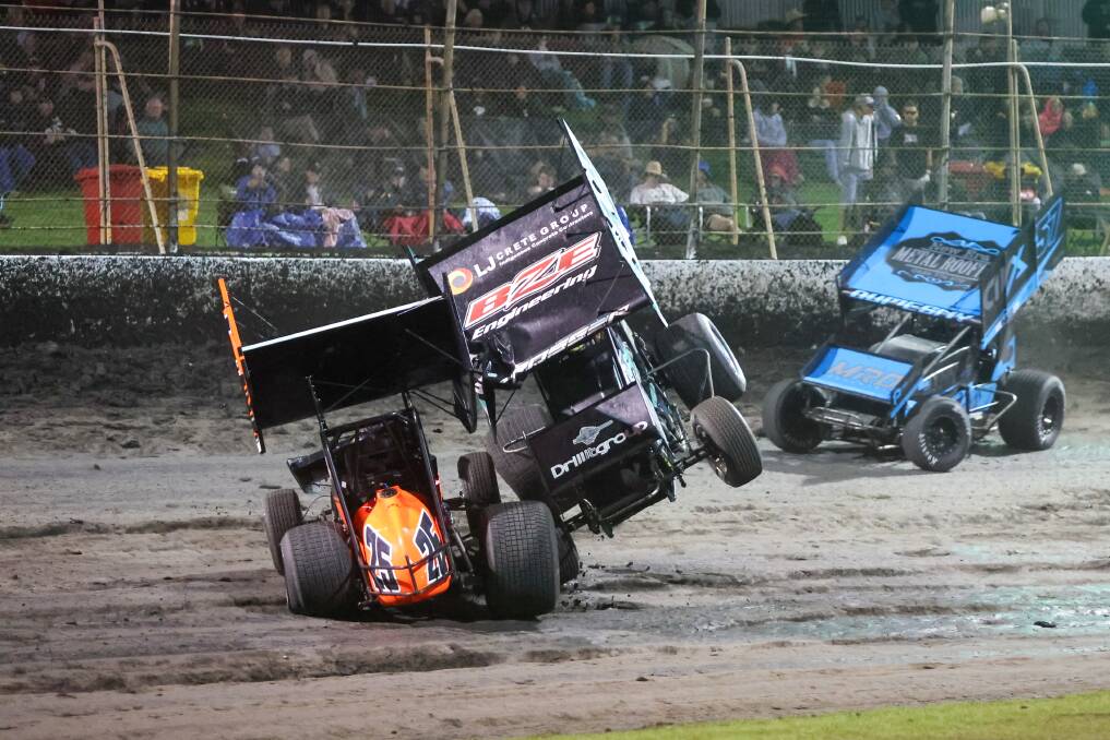 Jack Lee and Taylor Prosser collide in the A Main. Picture by Eddie Guerrero
