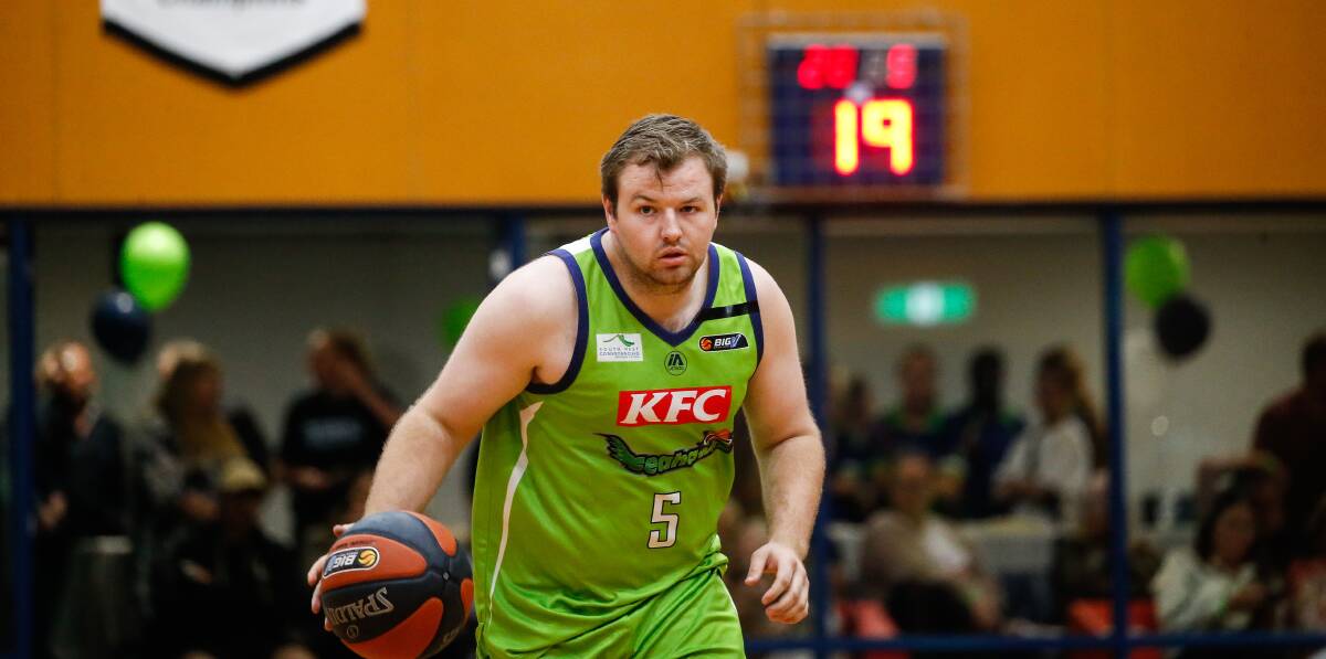 CLUTCH: Liam Osborne playing for the Warrnambool Seahawks. Picture: Anthony Brady