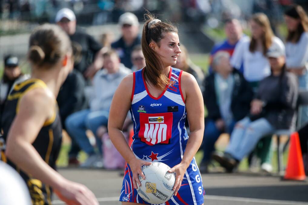 Panmure's Sharni Smethurst assesses her options. Picture by Anthony Brady