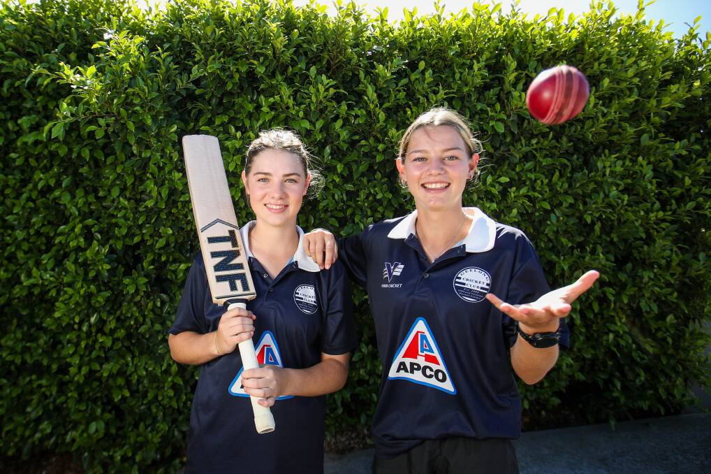Warrnambool sisters Ella and Ruby Couch will play for Geelong again this season. 