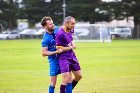 Warrnambool Rangers’ Eric Banville and Port Fairy Plovers’ Alex McCulloch get acquainted. 