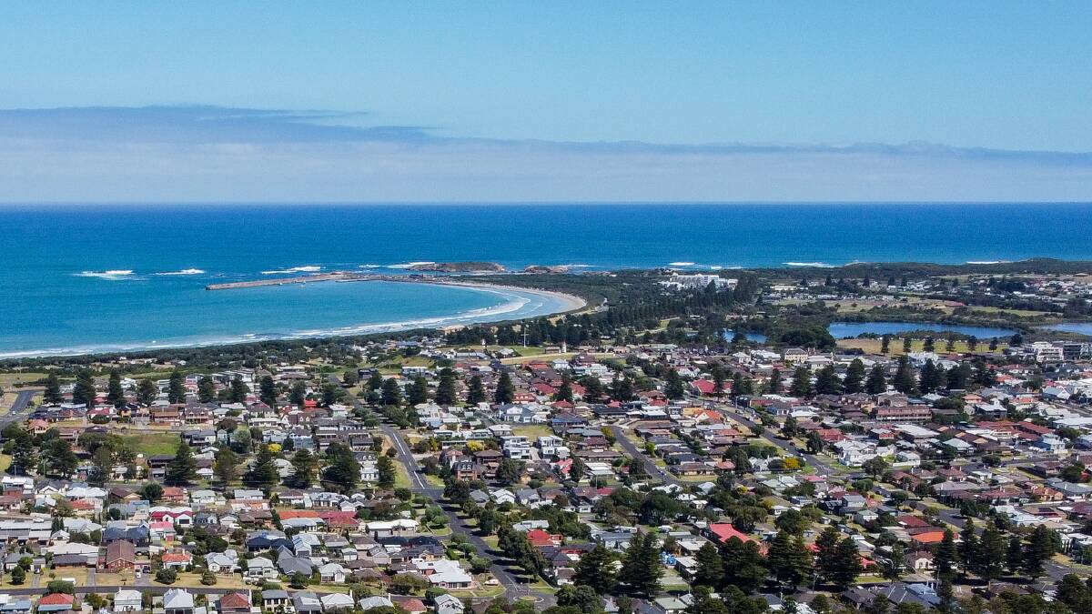 Warrnambool's house price growth has plateaued in 2022 but renters are still facing fierce competition for homes.