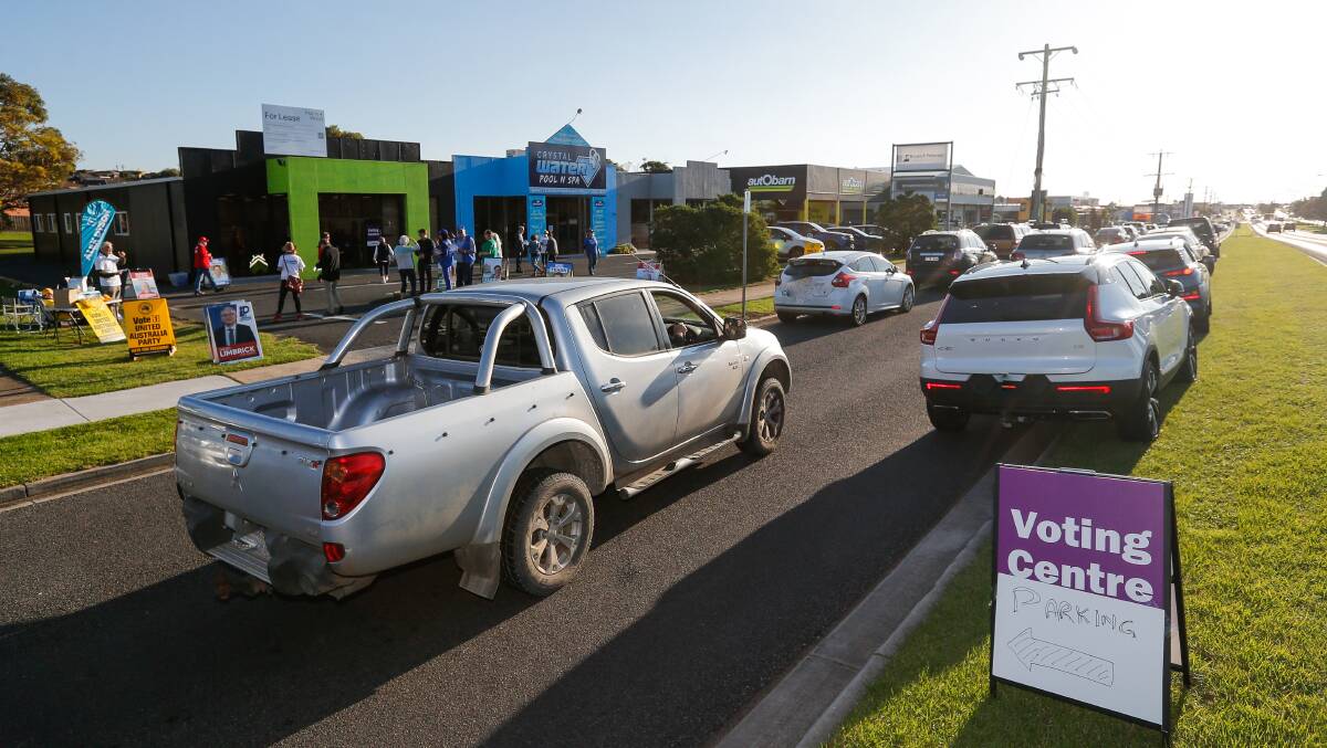 MAYHEM: Warrnambool's pre-polling centre had floods of voters causing traffic nightmares for drivers, pedestrians and neighbouring businesses. Picture: Anthony Brady