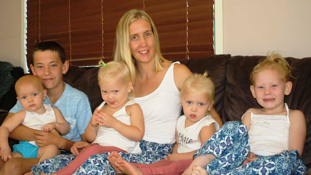 Renee Johnstone with her five kids in 2017. Picture Esther MacIntyre.