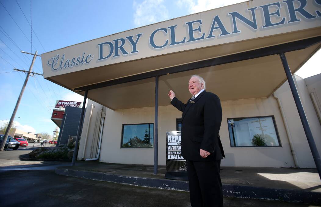 UNDER THE HAMMER: The former site of Classic Dry Cleaners was auctioned by real estate agent Brian Hancock. Picture: Amy Paton
