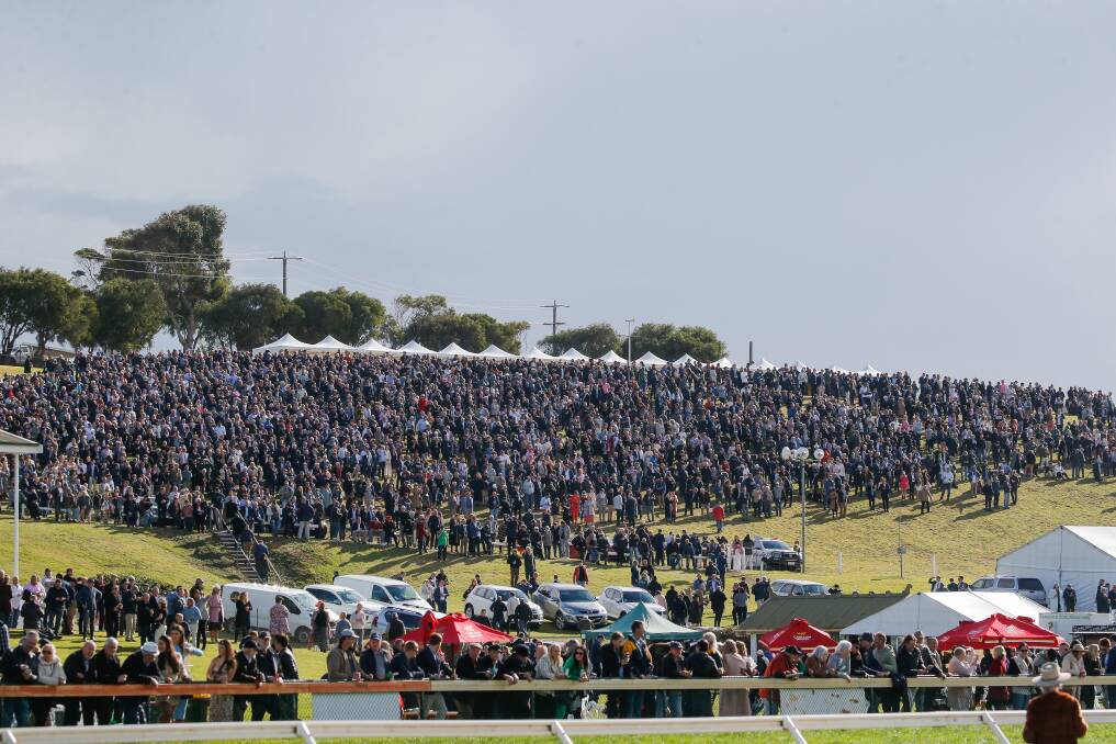 Crowds on the hill ready to watch the 2022 Grand Annual Steeplechase. 