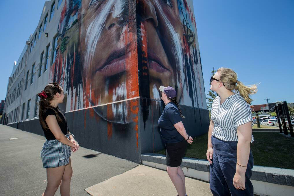 LOCAL EXPERTS: Skye Henry-Litster, Flagstaff Hill, Emma Goetze, Best Western Olde Maritime, and Jenae Broomfield, Flagstaff Hill on the city attractions tour. Picture: Christine Ansorge 