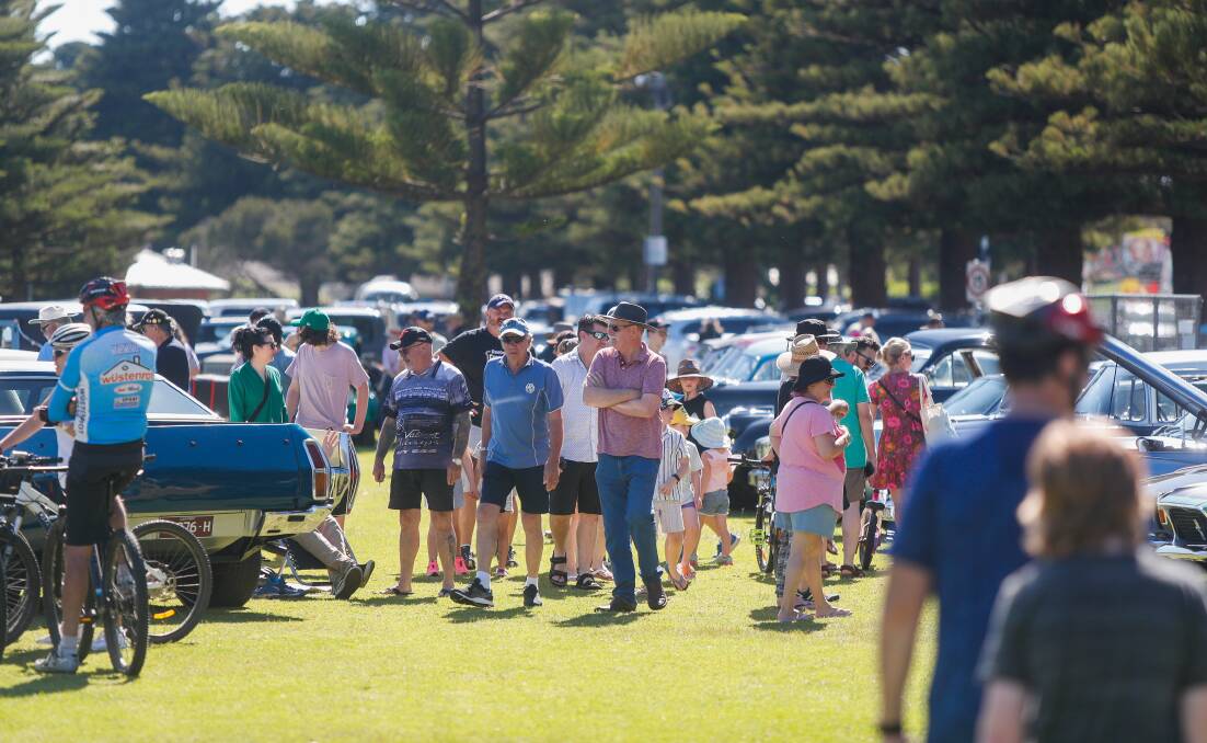 POPULAR: Crowds of people flocked to Lake Pertobe for the annual event held by the Warrnambool and District Historical Vehicle Club. Picture: Morgan Hancock