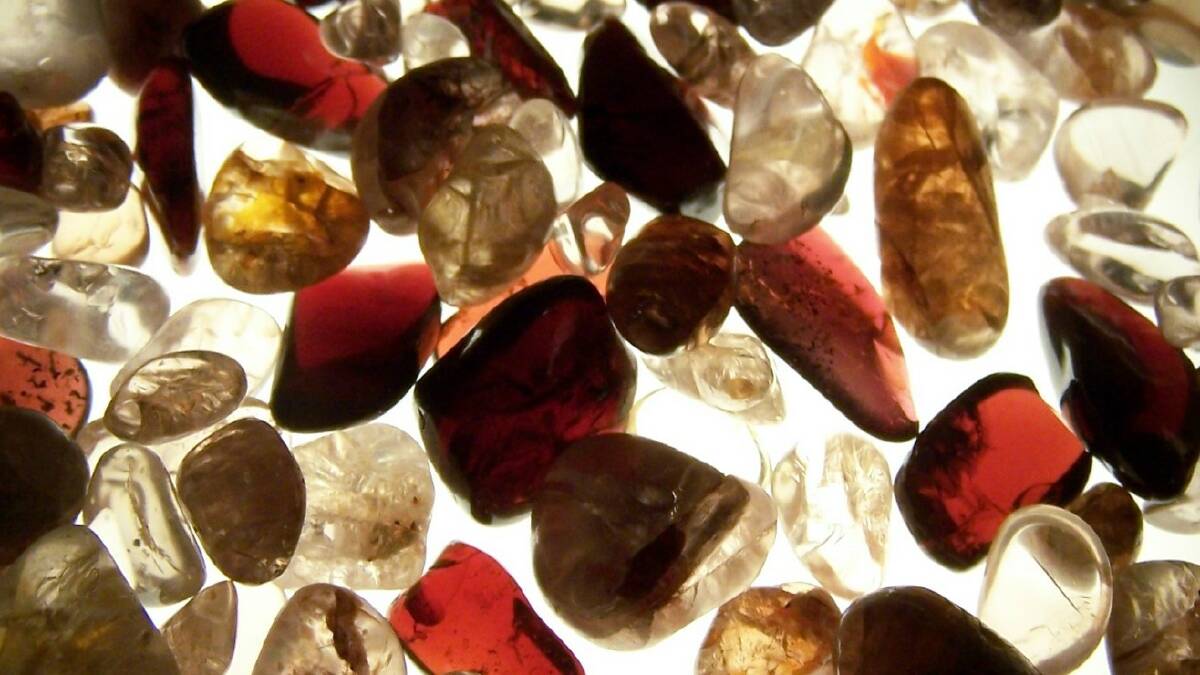 There are dozens of different varieties of gemstones to be found in the red sands of Gemtree.
