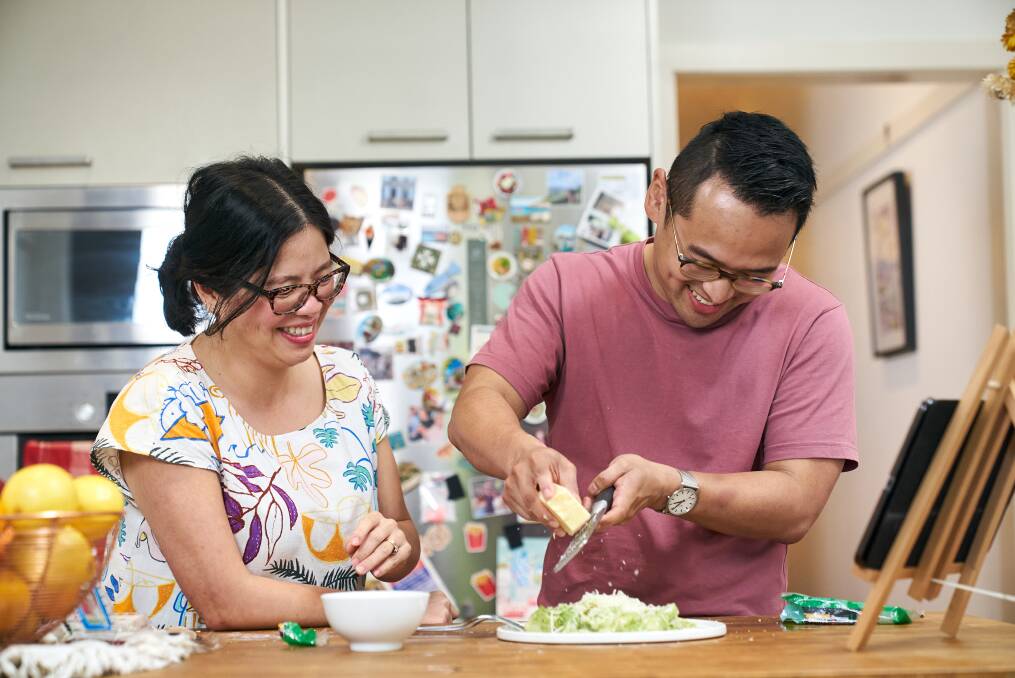 Fiona and Jeremy are home cooks trying to replicate the celebrity chef recipes in the SBS series Dishing It Up. 