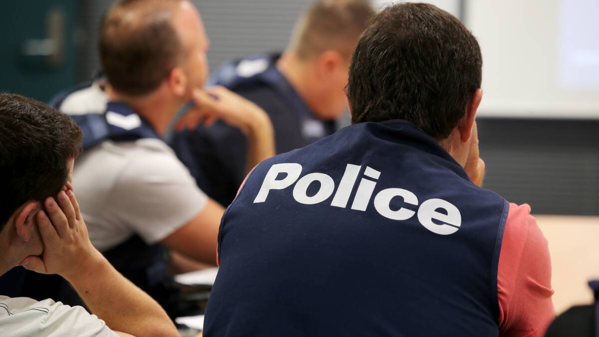 Police reinforcements brought into Warrnambool as COVID-19 hits officers