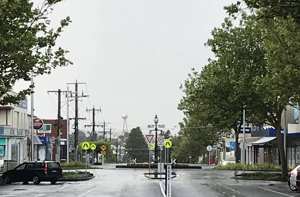 You could only just see the silver ball looking down Warrnambool's Lava Street due to the drizzle just before 7am. We're expecting a top of 16 degrees.