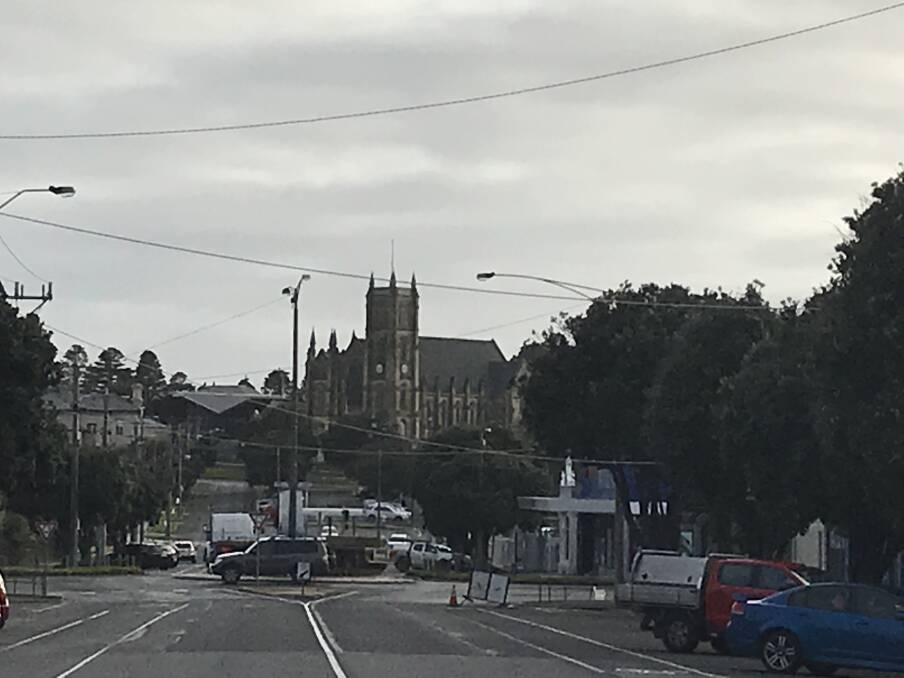 It was a grey start to the day looking down Warrnambool's Kepler Street at 7.43am.