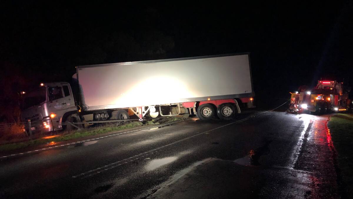 Truck accident closes Princes Highway