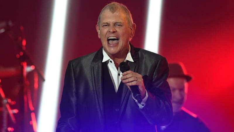 John Farnham performs during the 30th ARIA Awards in 2016. Photo: AAP Image/Paul Mille 
