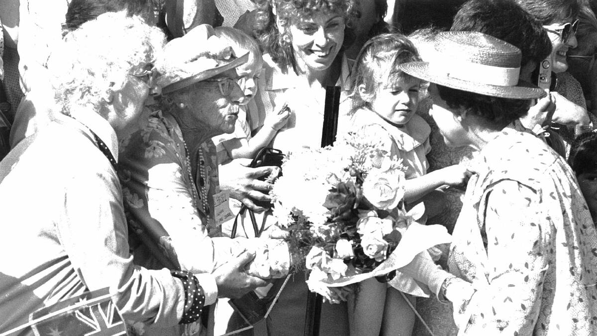 It was on for young and old when the Queen finally visited Albury on the NSW-Victorian border in 1988.