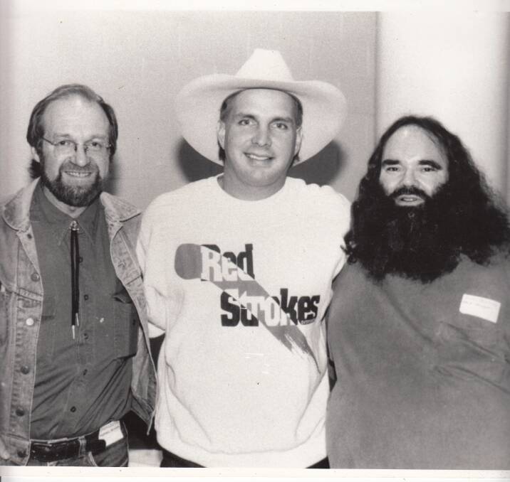 Michael Schack in 1994 with Garth Brooks and Dave Dawson.