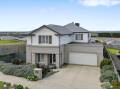 Luxury Warrnambool home between the river and the sea