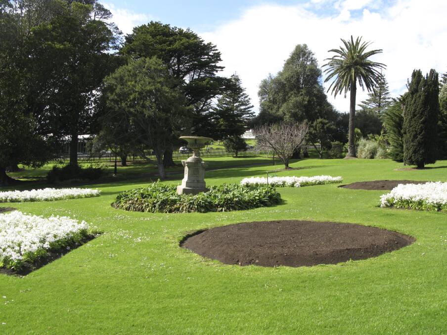Central: The Canterbury Road campus is on a large 3.5 acre site which overlooks the Warrnambool Botanic Gardens and is located in one of the city's most prestigious residential areas. 