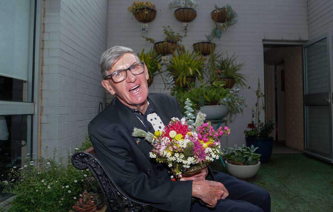Peek Whurrong Elder Locky Eccles received the Victorian Seniors Festival 2021 Victorian Healthy and Active Living Award. The accolade recognised intergenerational leadership, sharing language, culture and his passion for sport with the community. 