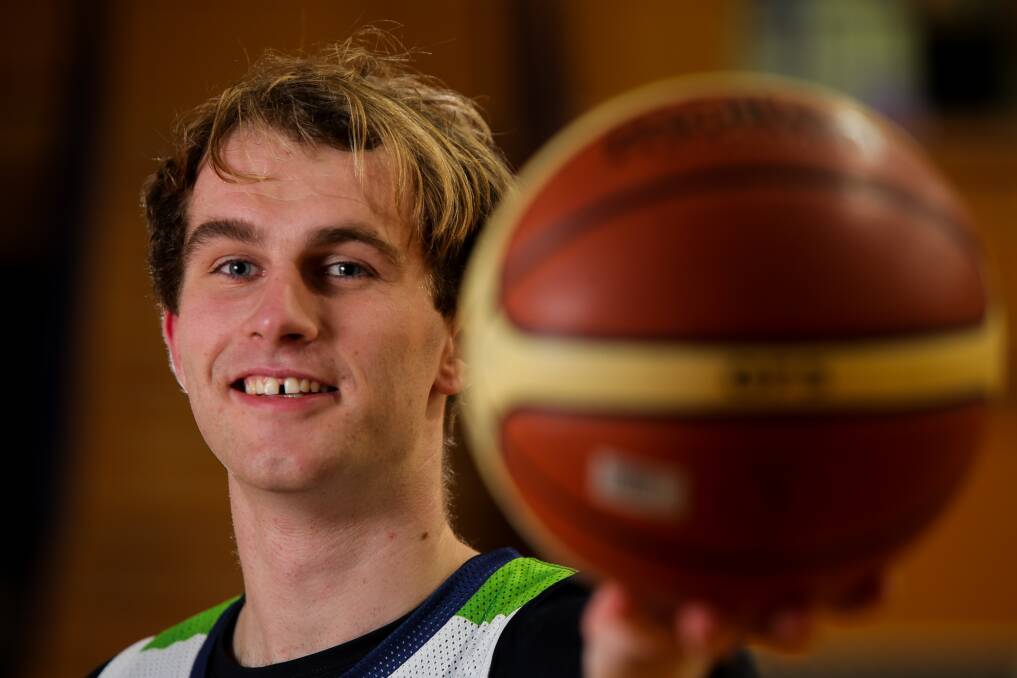SWITCH: Potential point guard Ollie Bidmade hopes his height will cause problems for Warrnambool Seahawks' opponents. Picture: Rob Gunstone