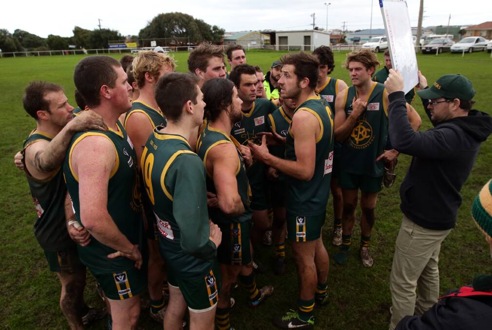 Old Collegians coach Daryl Beechey addresses his side at Davidson Oval during 2014.