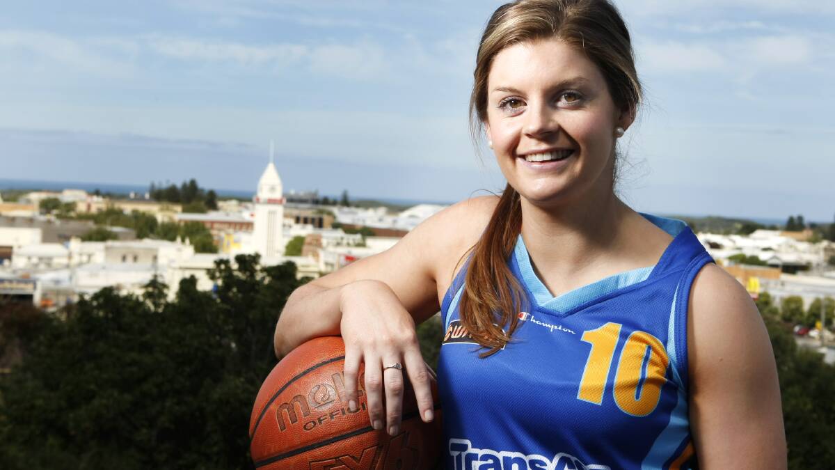 Nicole Hunt. Pictured - WNBL Canberra Capitols player Nicole Hunt is home in Warrnambool for Xmas. 101222RG17 Picture: ROB GUNSTONE