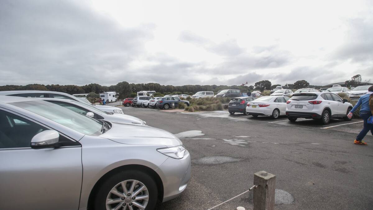 The busy car park at the Twelve Apostles.