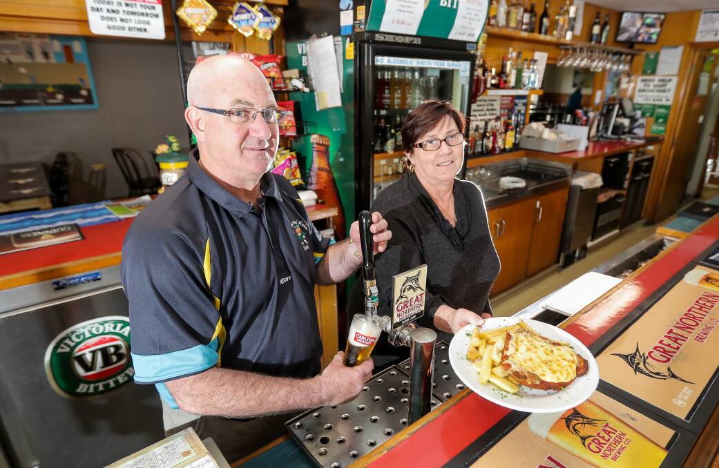 SERVE: Darren and Julie Smith from the Commercial Hotel Koroit get ready to serve pots of beer and parmas this weekend, all for a good cause. Picture: Morgan Hancock