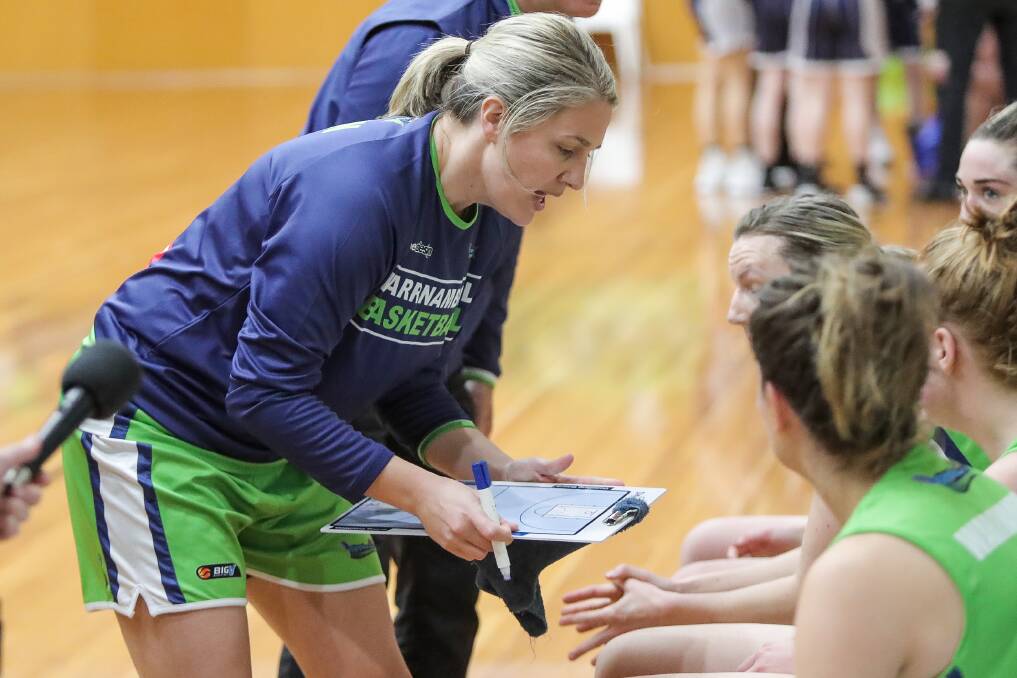 Talking tactics: Warrnambool Mermaids head coach Louise Brown speaks to her players during a time out. Picture: Morgan Hancock.