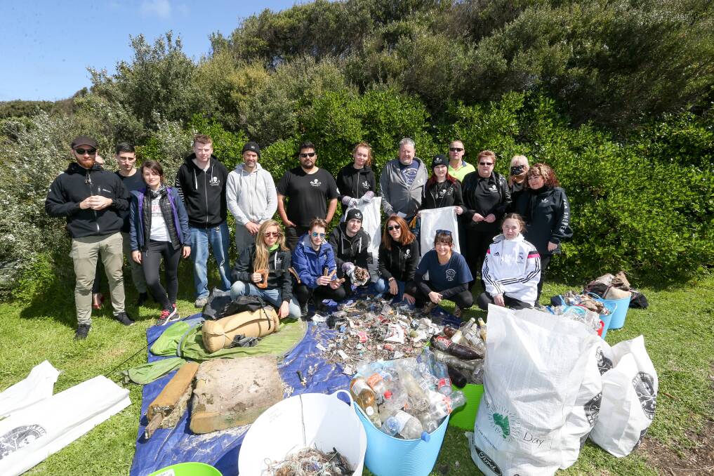 Sea Shepherd collect 140 kilograms of rubbish from city’s main beach | photos