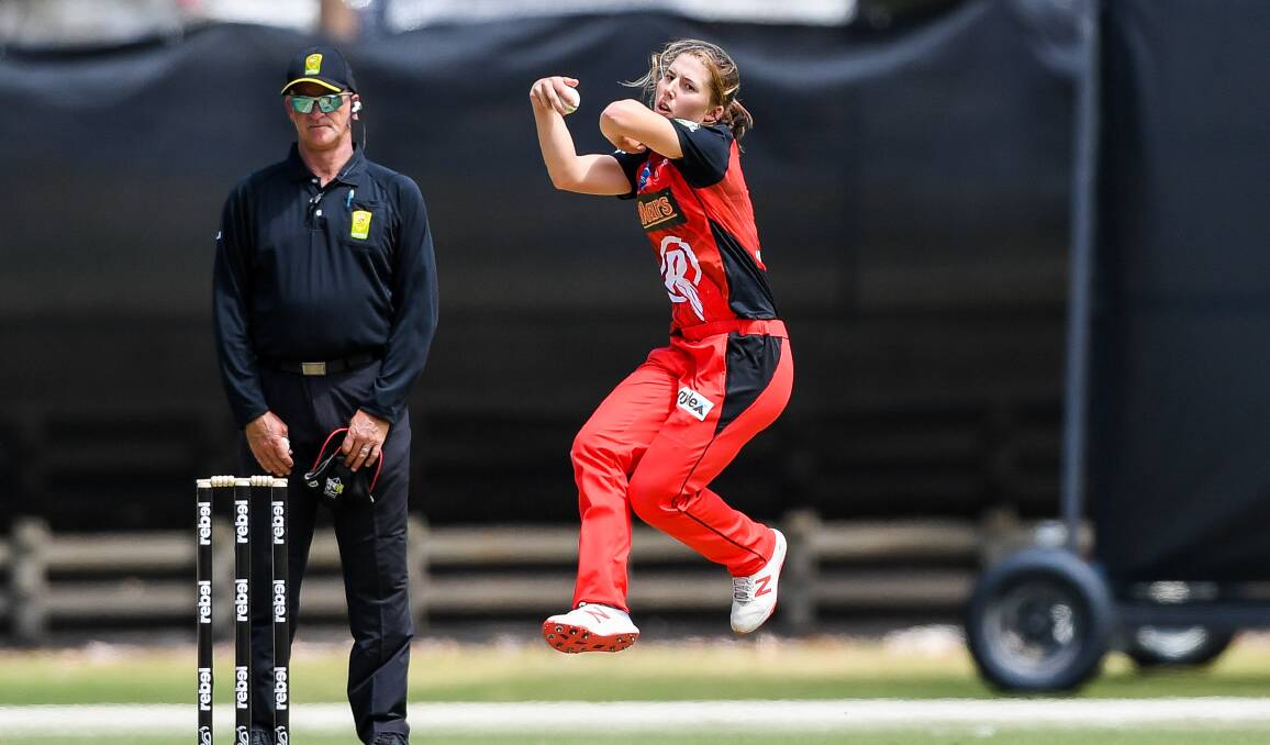STAR: Georgia Wareham in action for the Melbourne Renegades. Her form at domestic and international level has been rewarded with a major award. Picture: Morgan Hancock
