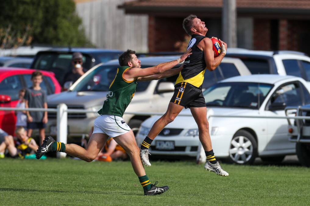 Tough match-up: Old Collegians Daryl Beechey can't reach Merrivale's Jason Rowan as he marks. Picture: Rob Gunstone