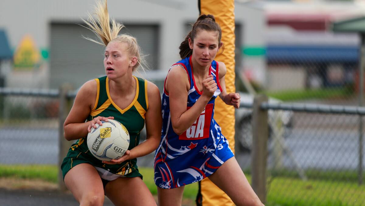 Contest: Old Collegians defender Vanessa McLaren and Panmure goal attack Charlotte Lenehan in the round eight Old Collegians versus Panmure A grade netball game. Picture: Anthony Brady