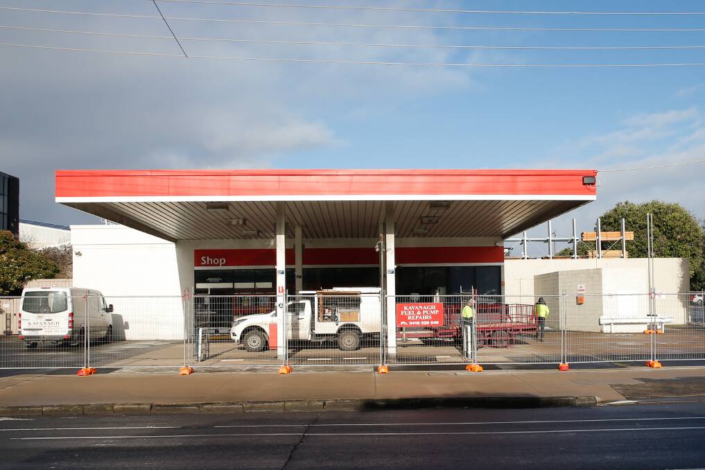 CLOSED: The Caltex service station on the corner of Raglan Parade and Kepler Street is set to be demolished. Picture: Mark Witte