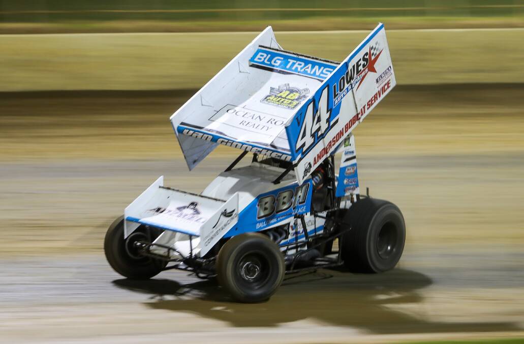 Tim Van Ginneken drives the V44 car during the A-Main for Max's Race. Picture: Morgan Hancock