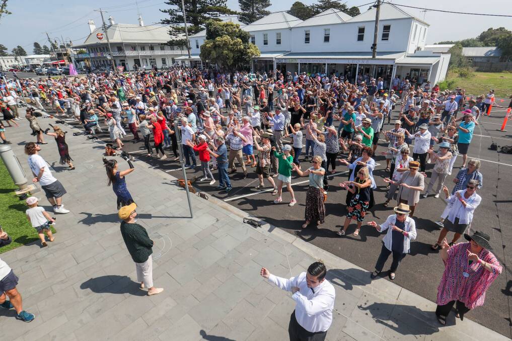 RECORD ATTEMPT: More than 500 people performed the Charleston in Port Fairy on Sunday. Picture: Morgan Hancock