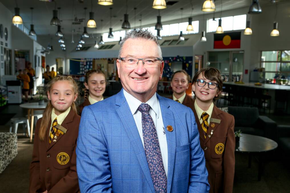 END OF ERA: Warrnambool Primary School principal Peter Auchettl with students Sophie Smith, Harper Burgess-Metal, Principal Peter Auchettl, Charlotte Eldridge and Archie Buchanan. Picture: Chris Doheny