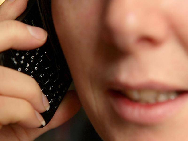 Police warn of phone scammers threatening police arrest