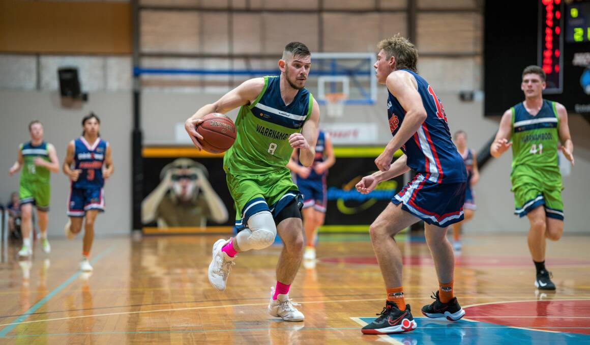 COACH'S CALL: Warrnambool Seahawks' James Mitchell makes a play for his side against Horsham Hornets on Sunday. Picture: Larry Lawson 