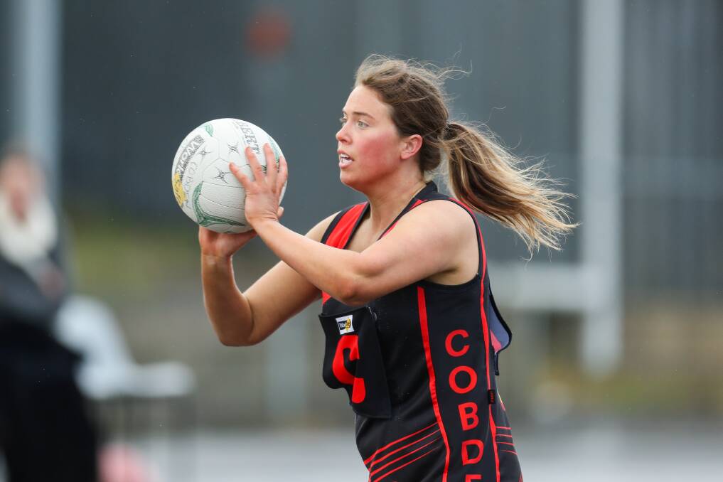 Cobden's Alicia Blain running the centre for the Bombers in 2018. File picture 