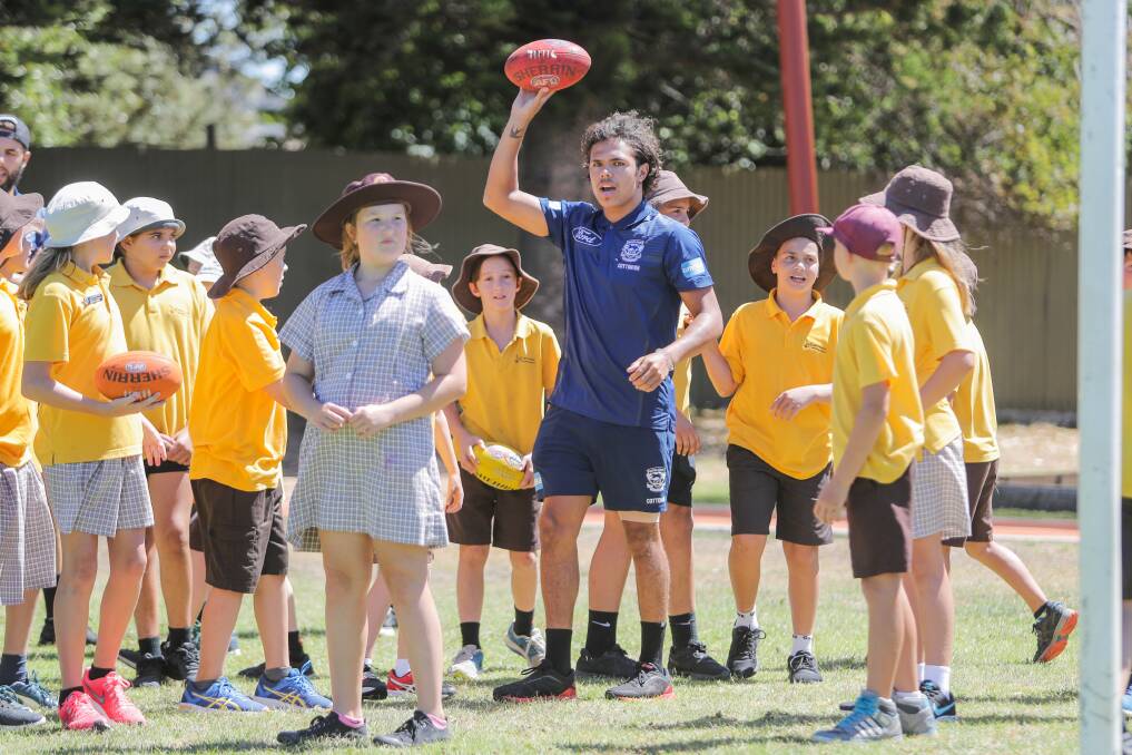 KING OF THE KIDS: Former Geelong footballer Jamaine Jones at Warrnambool Primary School for a clinic in 2018. Picture: Morgan Hancock 