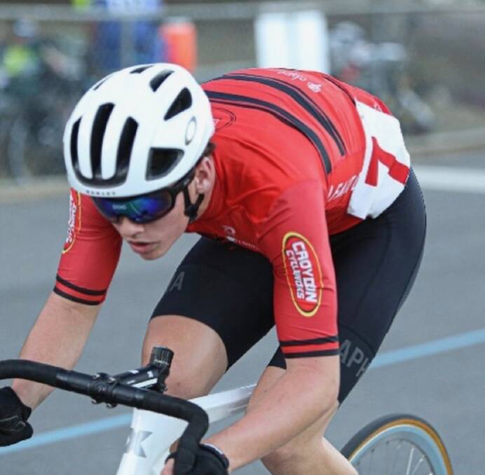 DETERMINED: Eddie Worrall in action in Castlemaine on Friday. Picture: Dion Jelbert/Cycling Victoria